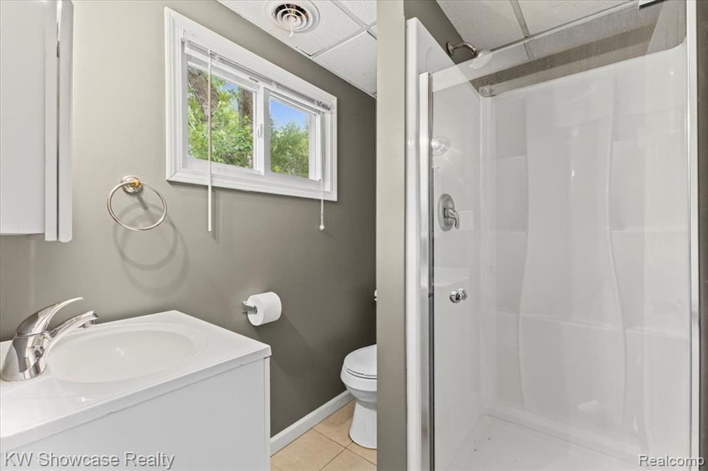 964 Daffodil Drive, Waterford, MI 48327 — Photo 23