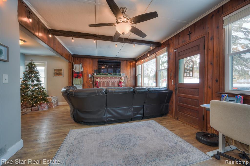 8421 Lagoon Street, Commerce Twp, MI 48382 — Photo 9