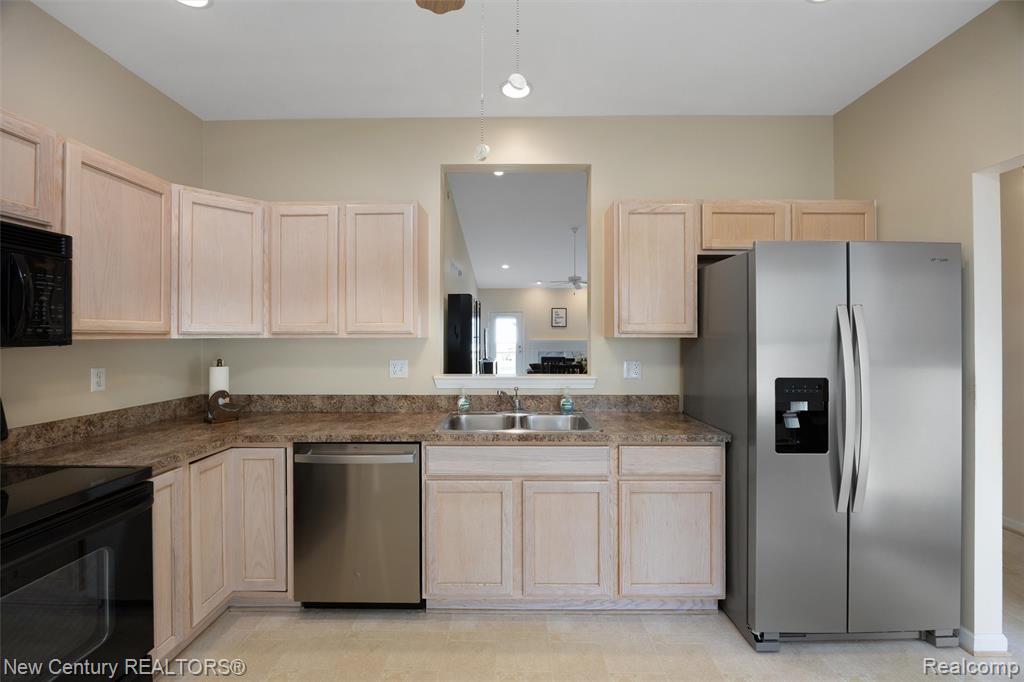 3561 Grove Lane, Auburn Hills, MI 48326 — Photo 19