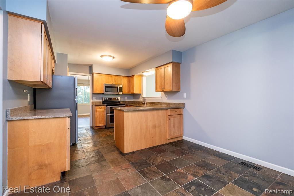 4079 Cumberland Court, Commerce Twp, MI 48390 — Photo 21