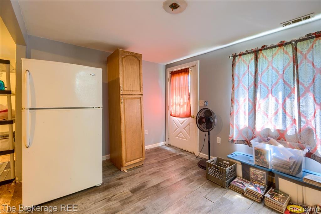 2453 Clarice Avenue, Burton, MI 48519 — Photo 9