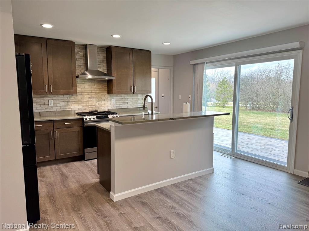 40684 Village Wood Road, Novi, MI — Photo 6