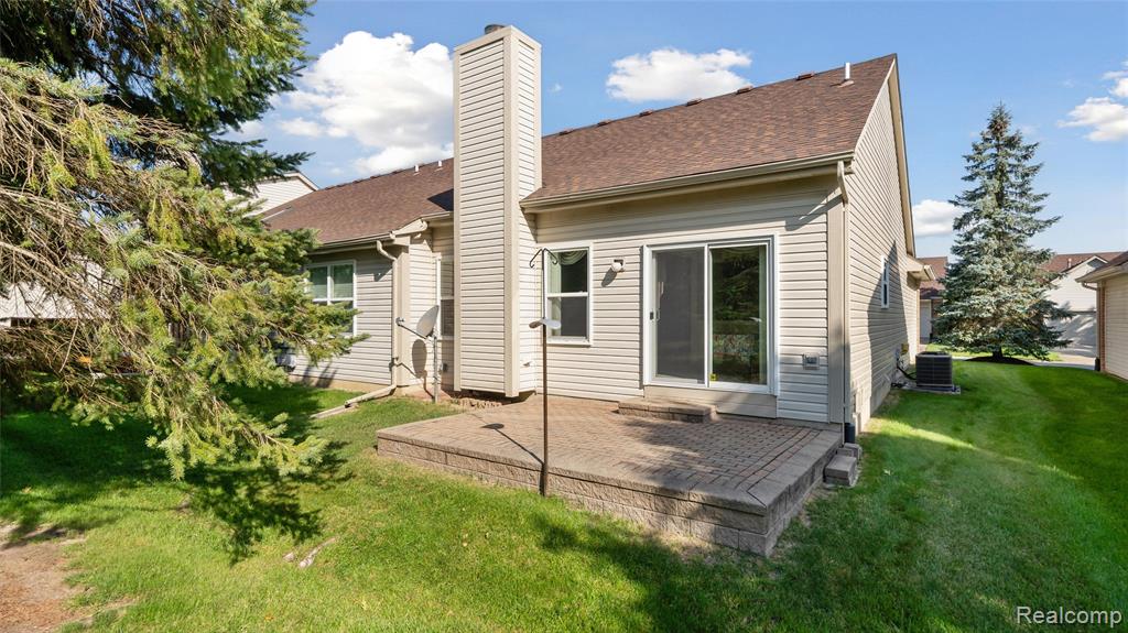 2096 Maplehurst Drive, Commerce Twp, MI 48390 — Photo 22