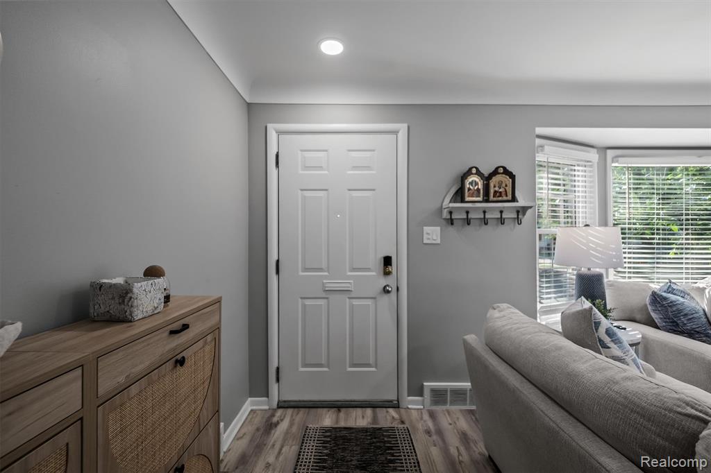 803 Oakridge Avenue, Royal Oak, MI 48067 — Photo 7
