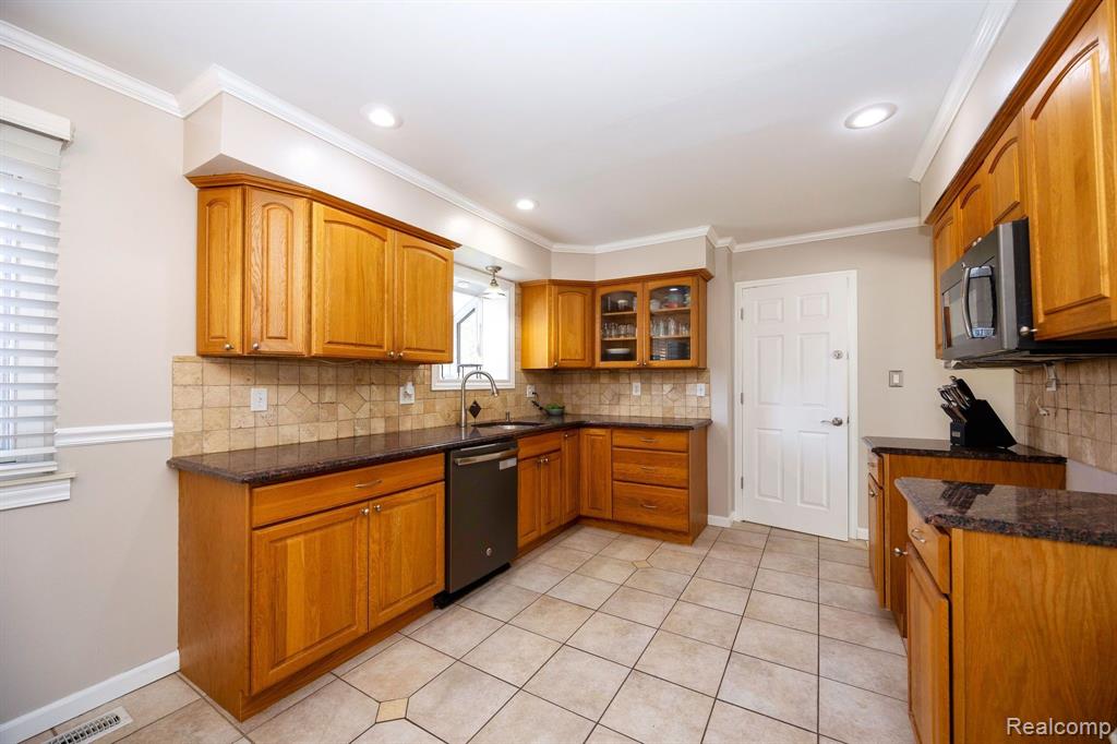 9722 BLAUVELT Drive, Grosse Ile, MI 48138 — Photo 22