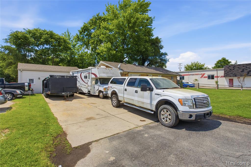117 N Groesbeck Highway, Mount Clemens, MI 48043 — Photo 32