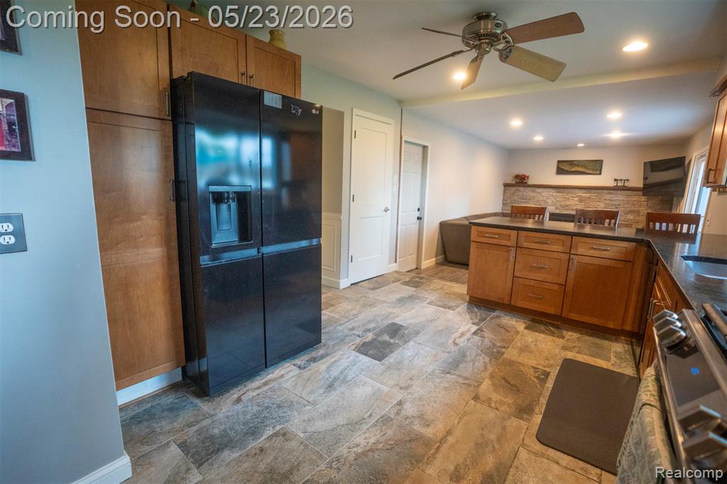 530 Sheffield Drive, Madison Heights, MI 48071 — Photo 14