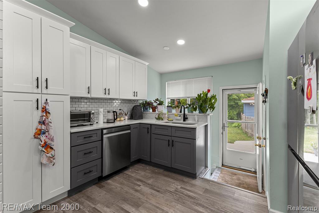 7396 N Charlesworth Street, Dearborn Heights, MI 48127 — Photo 15
