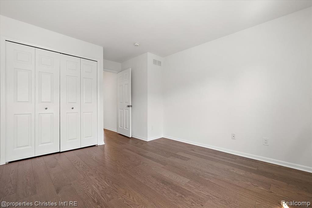 8204 Alexa Drive, Commerce Twp, MI 48390 — Photo 22
