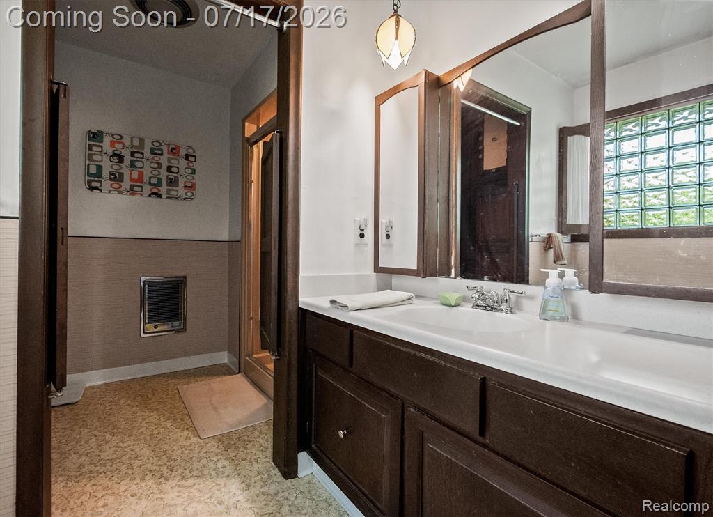 23251 Cass Avenue, Farmington, MI 48335 — Photo 13
