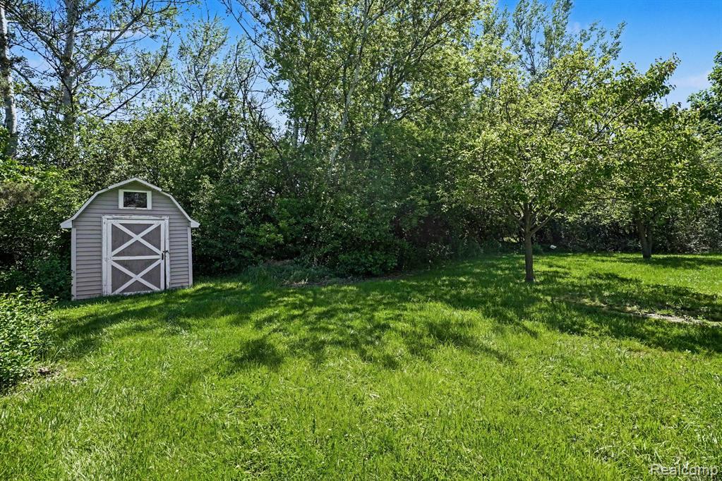 4023 S Genesee Road, Grand Blanc, MI 48439 — Photo 36
