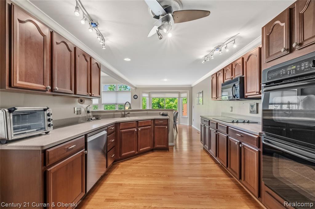 49468 N Glacier, Northville, MI 48168 — Photo 17