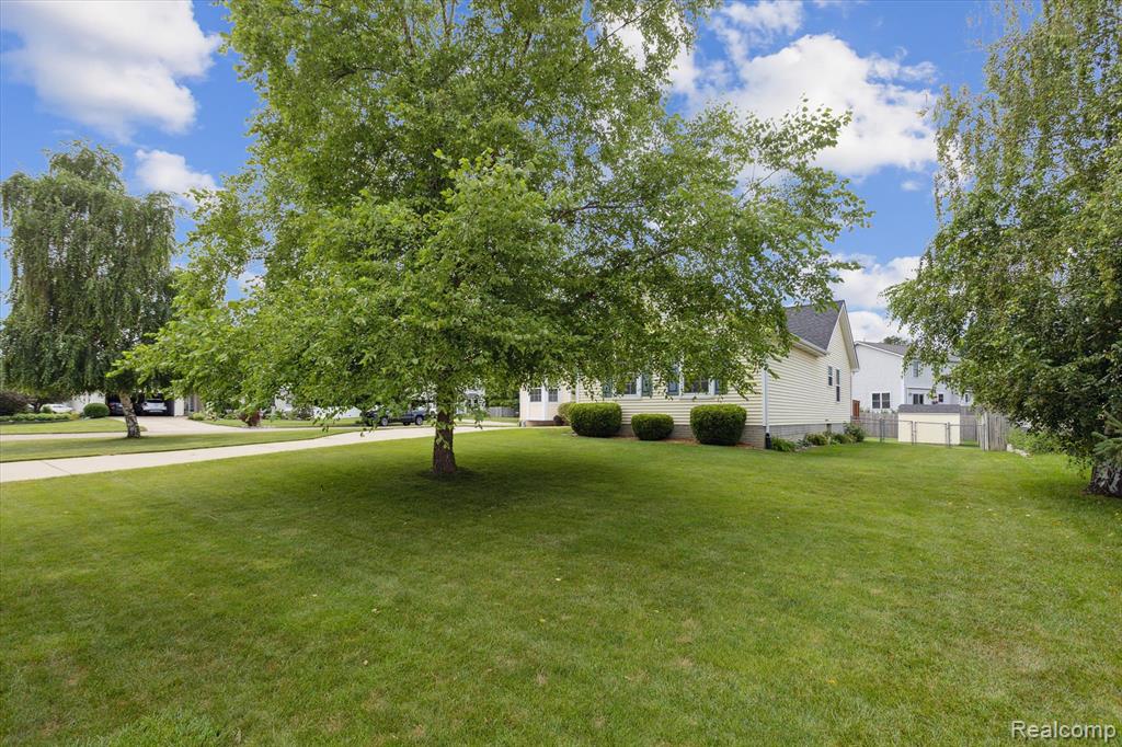 7206 Glen Oak Court, Grand Blanc, MI 48439 — Photo 5