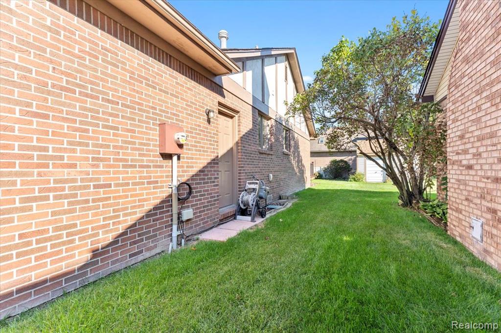 912 River Court, Wyandotte, MI 48192 — Photo 26
