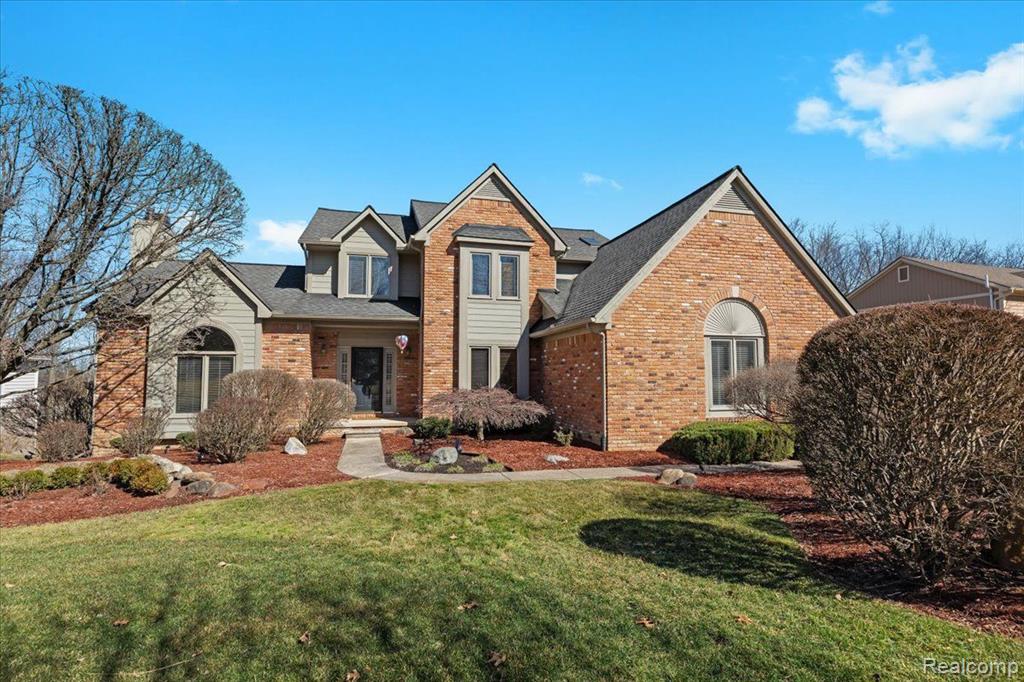 57322 HIDDEN TIMBERS Drive, South Lyon, MI 48178 — Photo 2