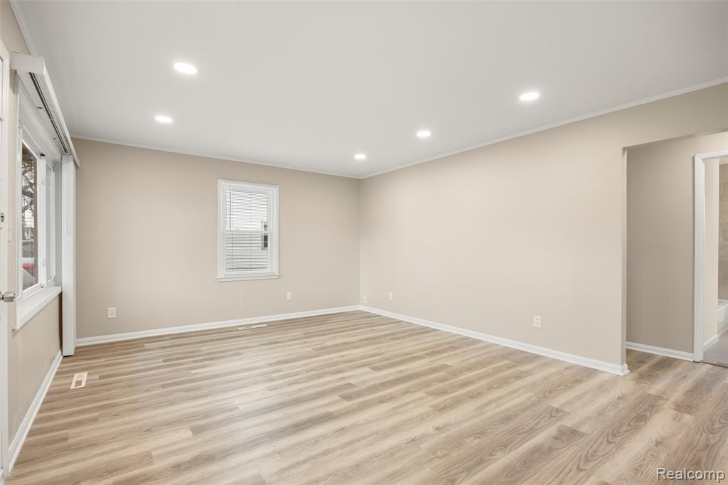 10101 Albany Street, Oak Park, MI 48237 — Photo 4