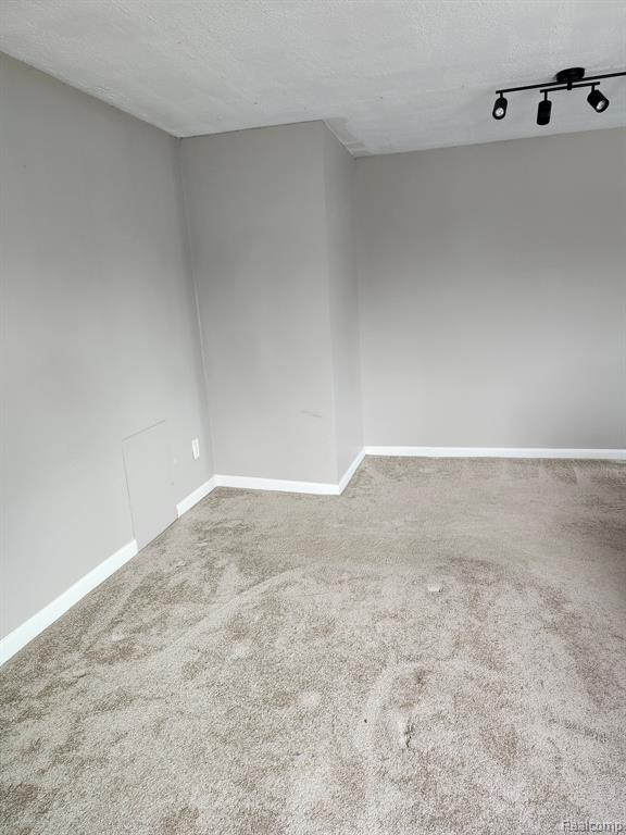 732 HARTNER Drive, Holly, MI 48442 — Photo 24