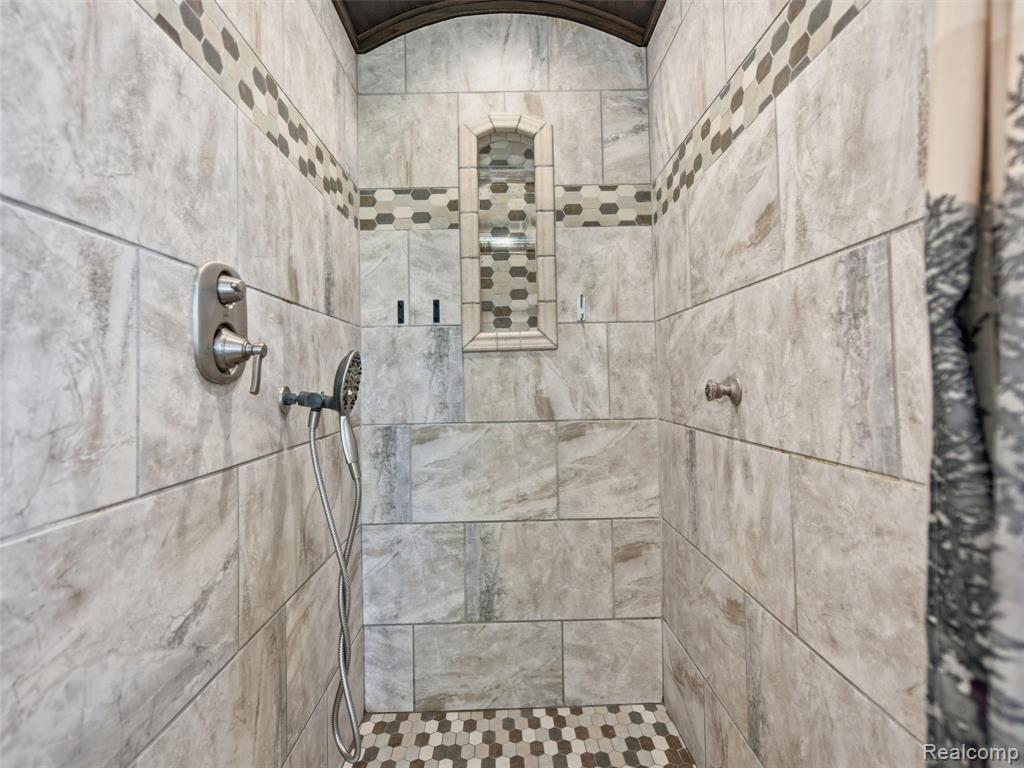 7055 Randall Drive, Fenton, MI 48430 — Photo 14