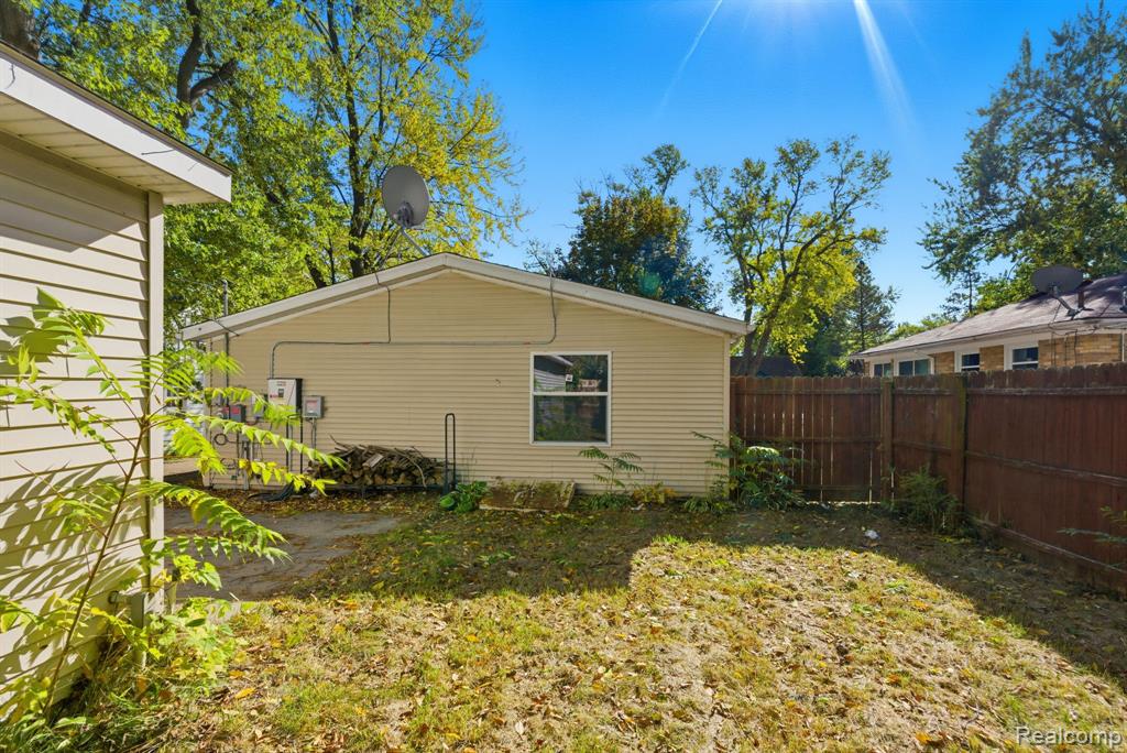 990 Voorheis Road, Waterford, MI 48328 — Photo 21