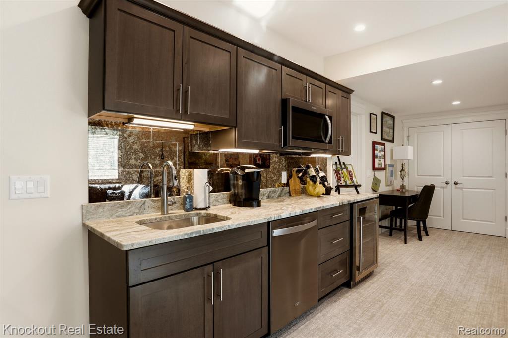 27 Hanover Drive, Frankenmuth, MI 48734 — Photo 43