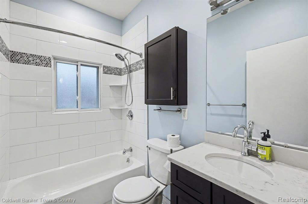 17360 Redwood Avenue, Southfield, MI 48076 — Photo 11
