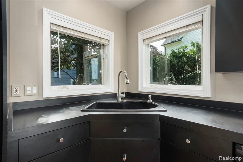 775 Lyle Drive, Waterford, MI 48327 — Photo 17