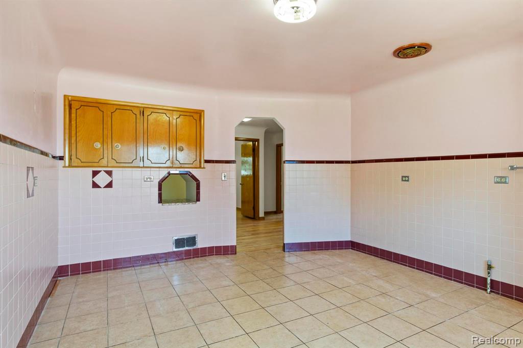 7110 NORMILE Street, Dearborn, MI 48126 — Photo 18