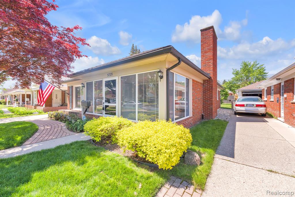 5725 Burger Street, Dearborn Heights, MI 48127 — Photo 2