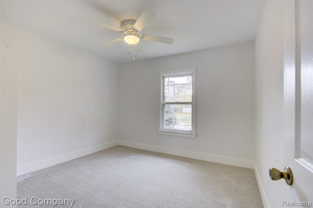 720 E Granet Avenue, Hazel Park, MI 48030 — Photo 24