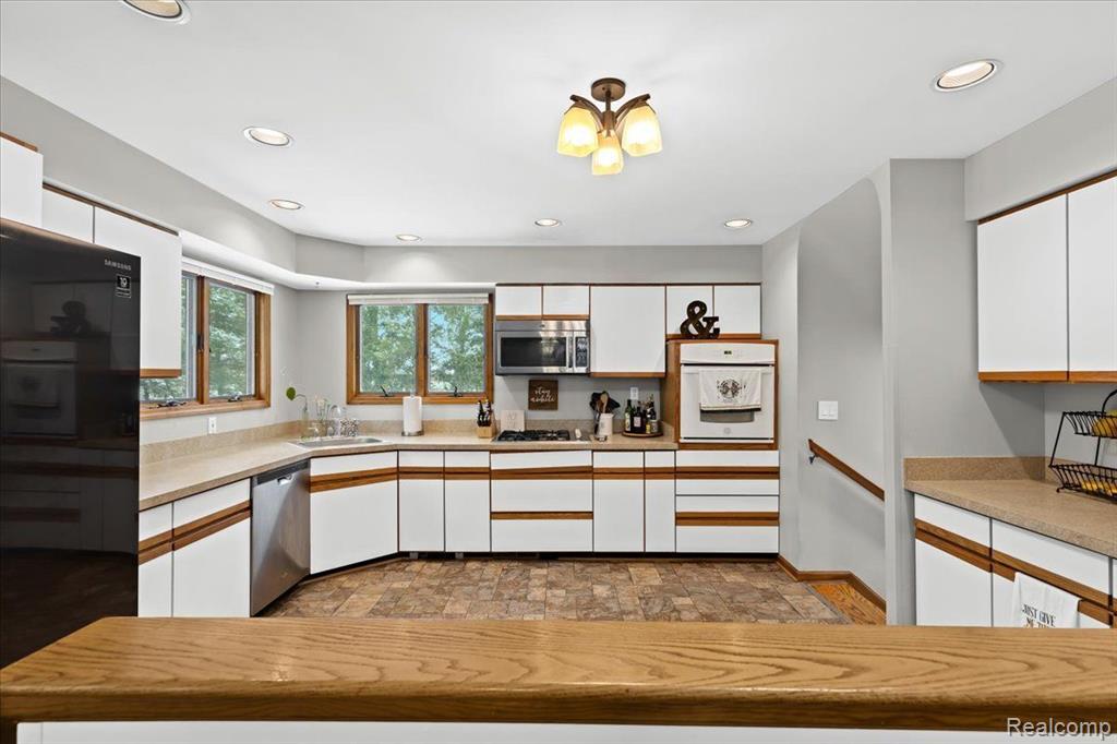 1415 ROSE CENTER Road, Fenton, MI 48430 — Photo 17