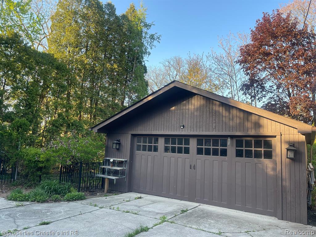 532 SAINT CLAIR Street, Grosse Pointe, MI 48230 — Photo 8