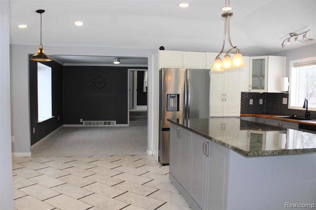 896 Grace Avenue, Rochester Hills, MI 48307 — Photo 7