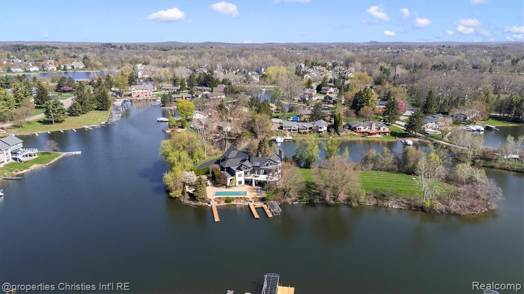 4912 Oakwood Court, Commerce Twp, MI 48382 — Photo 45