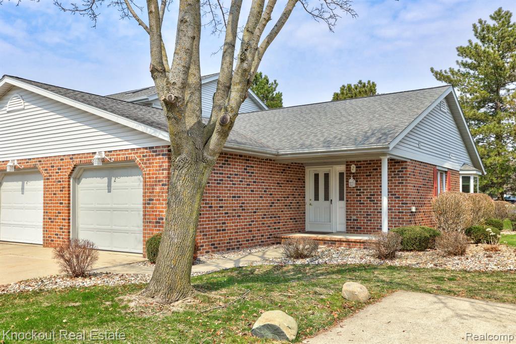 2 Wilshire Drive, Frankenmuth, MI 48734 — front exterior