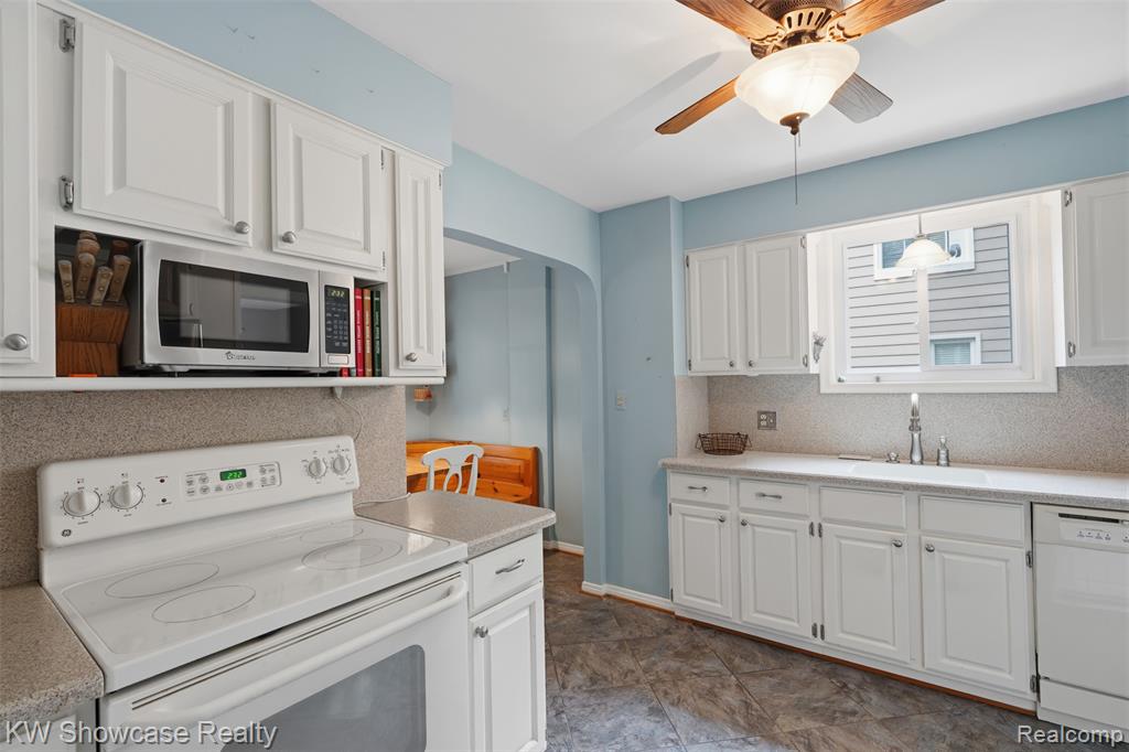 2071 Dorothea Road, Berkley, MI 48072 — Photo 12