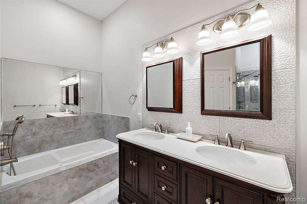 626 WOODSIDE Drive, 62, Milford, MI 48381 — Photo 24