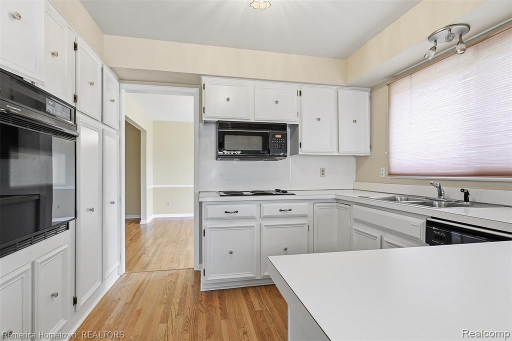 12811 Glenview Drive, Plymouth, MI 48170 — Photo 9