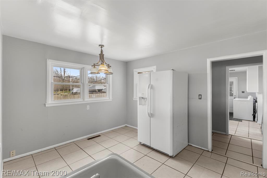 4390 Cass Elizabeth Road, Waterford, MI 48328 — Photo 11