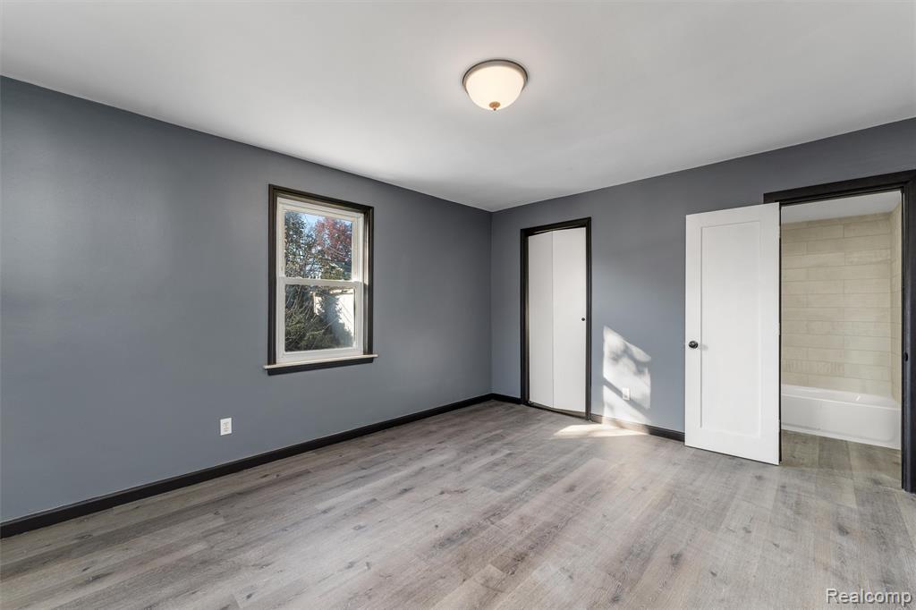 20462 Hollywood Street, Harper Woods, MI 48225 — Photo 12