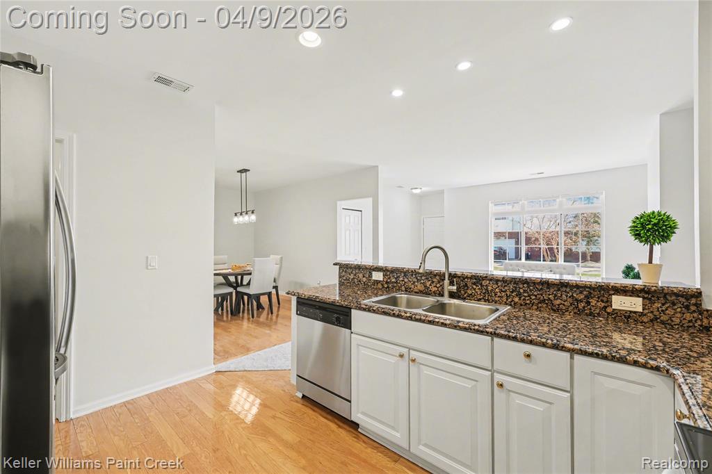 5397 Twin Oaks Drive, Sterling Heights, MI 48314 — Photo 9