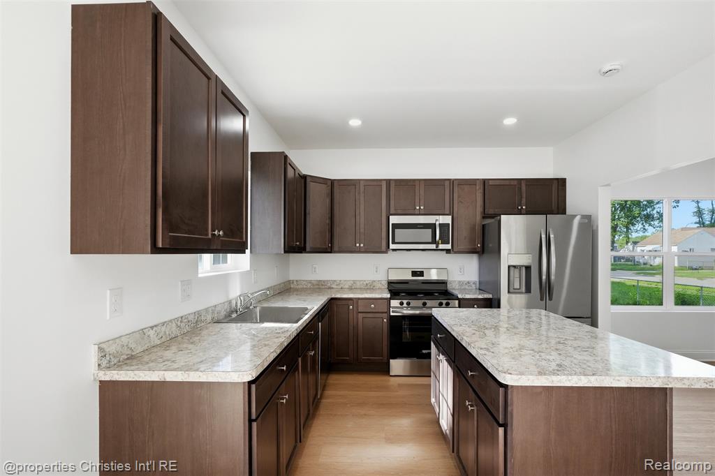 27824 Groveland Street, Madison Heights, MI 48071 — Photo 10