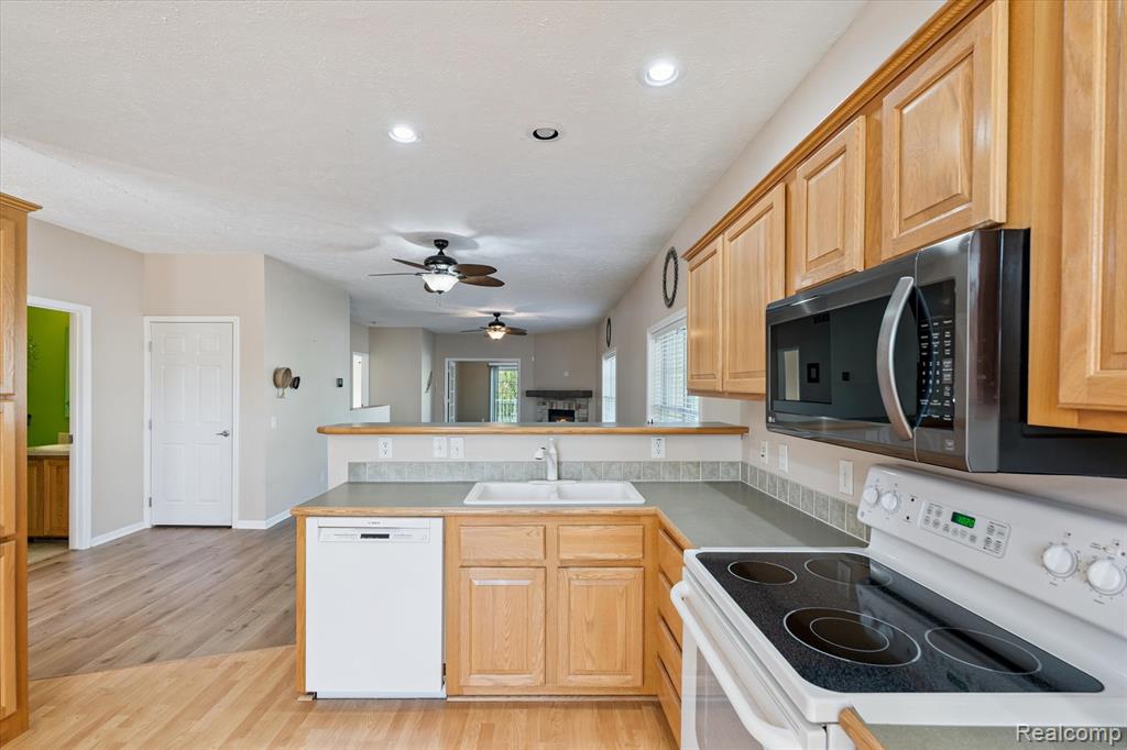 7075 Kings Way, Flushing, MI 48433 — Photo 18