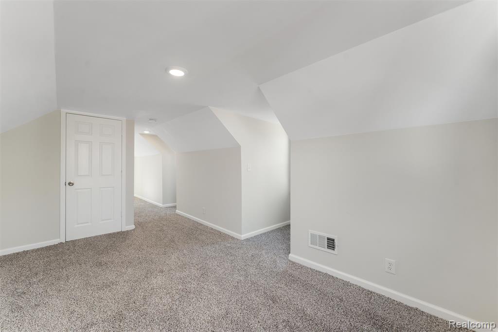 19168 Berden, Grosse Pointe, MI 48236 — Photo 18