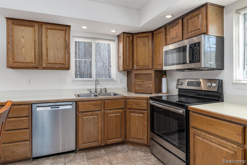 7312 LINDEN Road, Fenton, MI 48430 — Photo 11