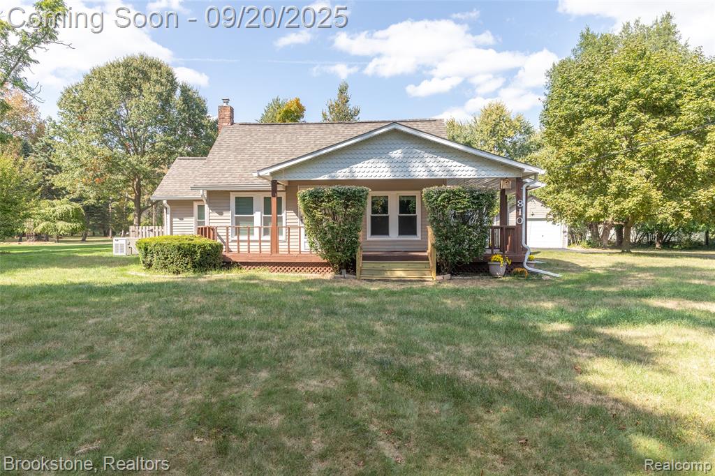 810 Beardon, Lake Orion, MI 48362 — front exterior