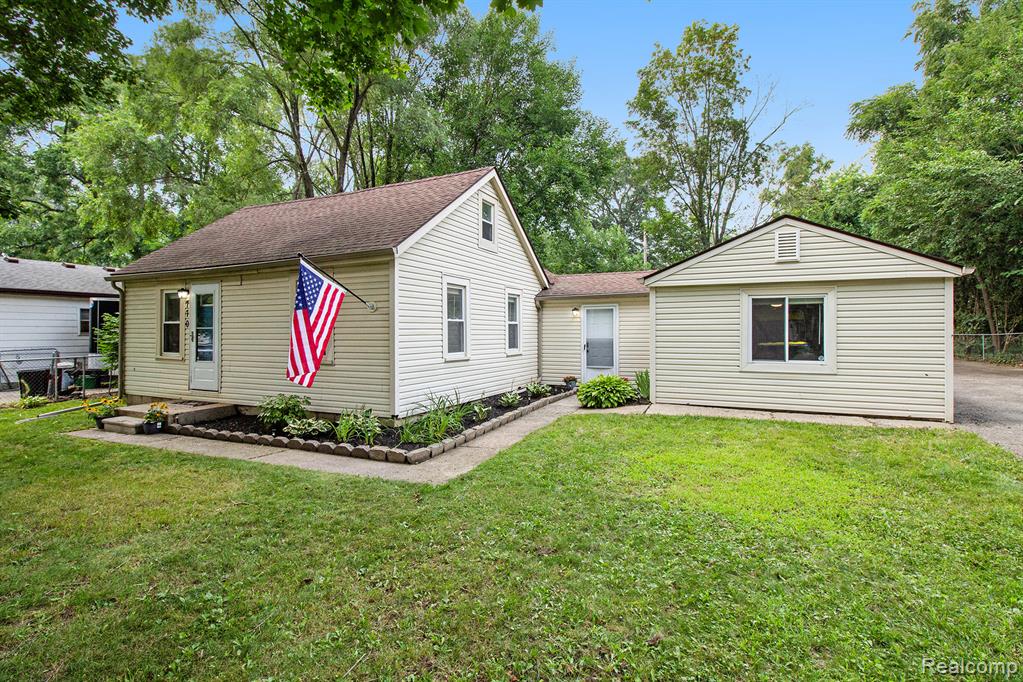 770 Brushwood Drive, Wolverine Lake, MI 48390 — front exterior