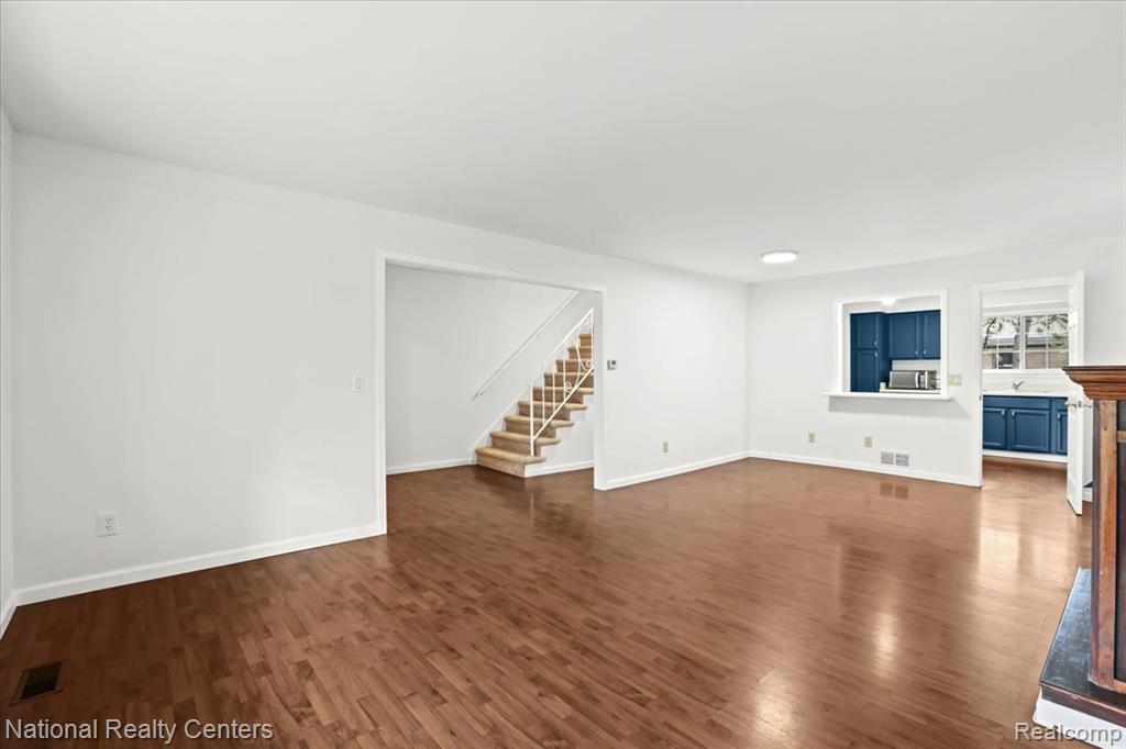 445 Fox Hills Drive N, 81, Bloomfield, MI 48304 — Photo 3
