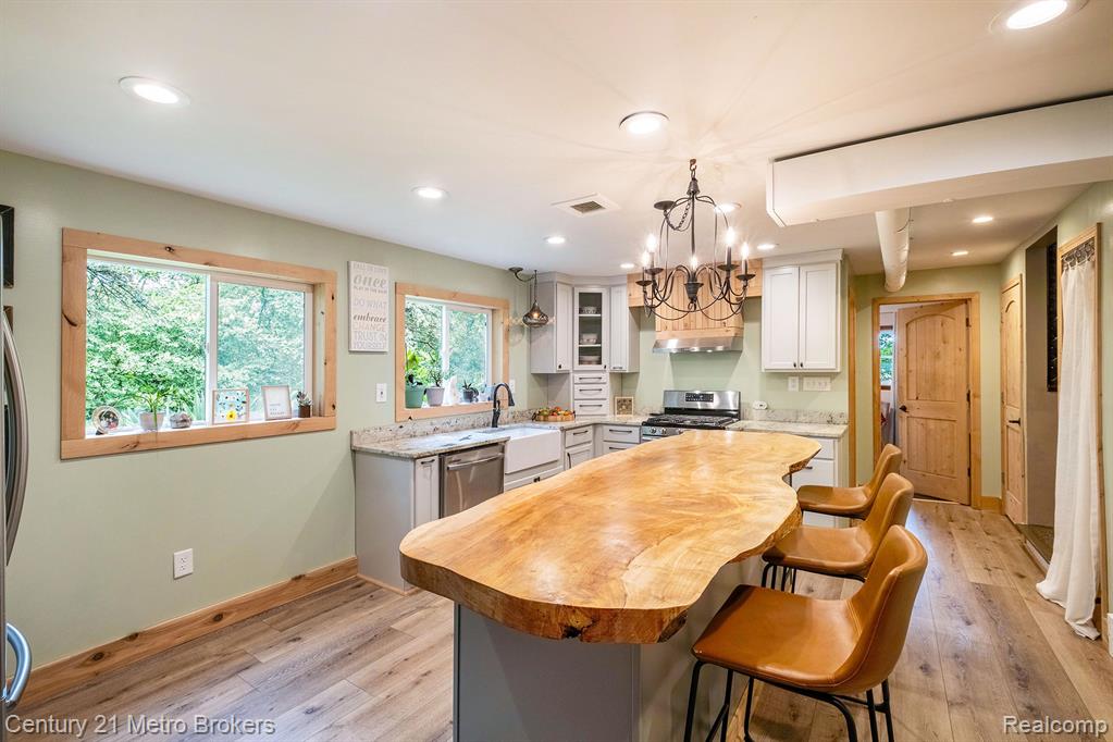 6428 W Court Street, Flint, MI 48532 — Photo 9