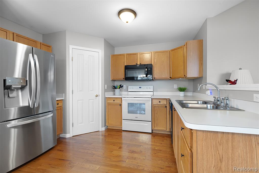 673 Abbington Court, Howell, MI 48843 — Photo 11