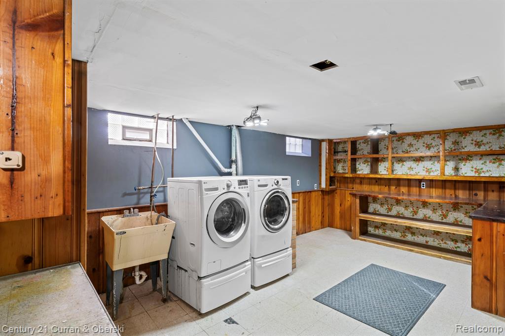 8242 RIVERDALE Street, Dearborn Heights, MI 48127 — Photo 21